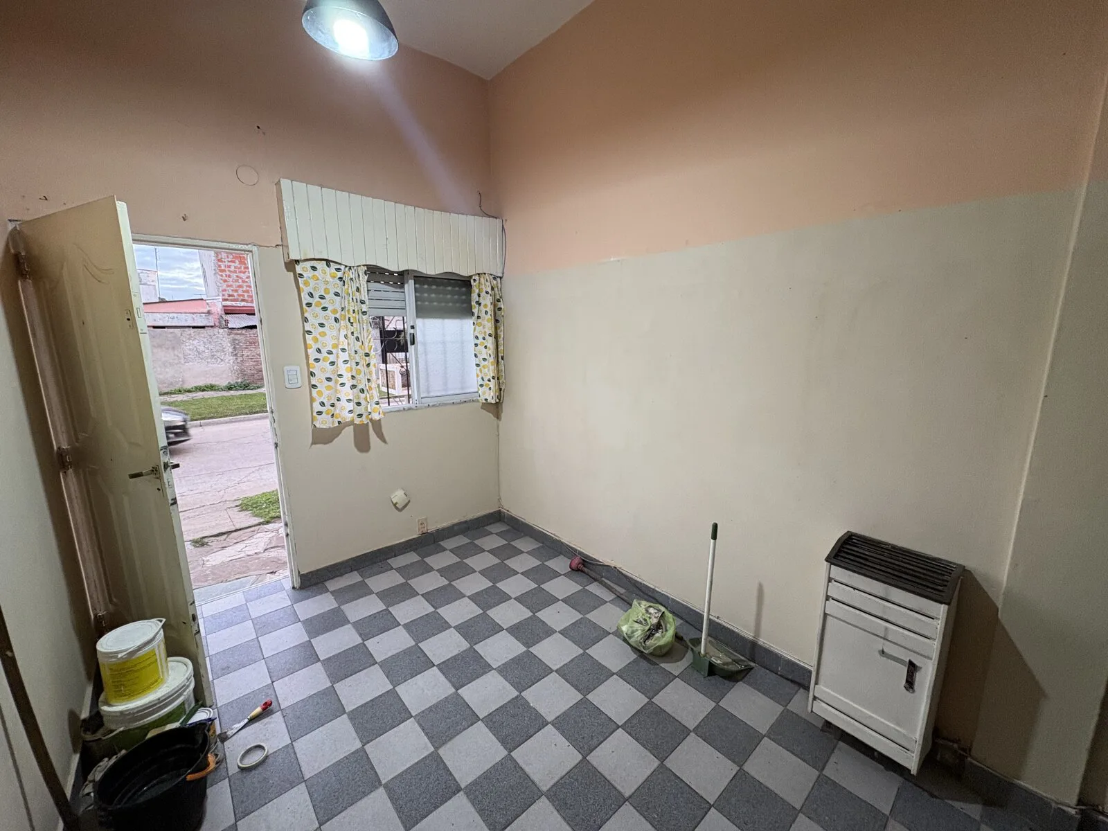 Se Alquila Vivienda en Esquina de Azara y Brown foto 3