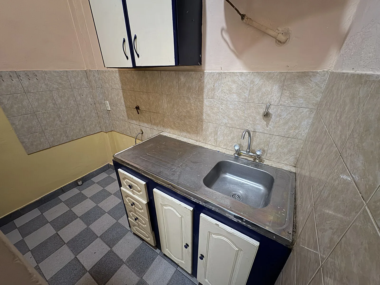 Se Alquila Vivienda en Esquina de Azara y Brown foto 5