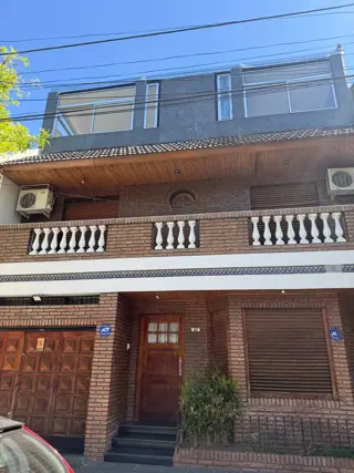 casa de 5 amb, con garage , patio , terraza y quincho foto 1