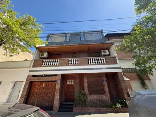 casa de 5 amb, con garage , patio , terraza y quincho foto 2