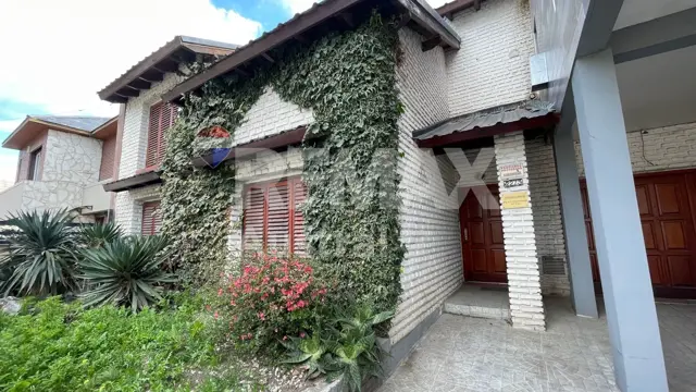CASA 3 DORMI, GARAGE, PATIO B° ROCA APTO CREDITO