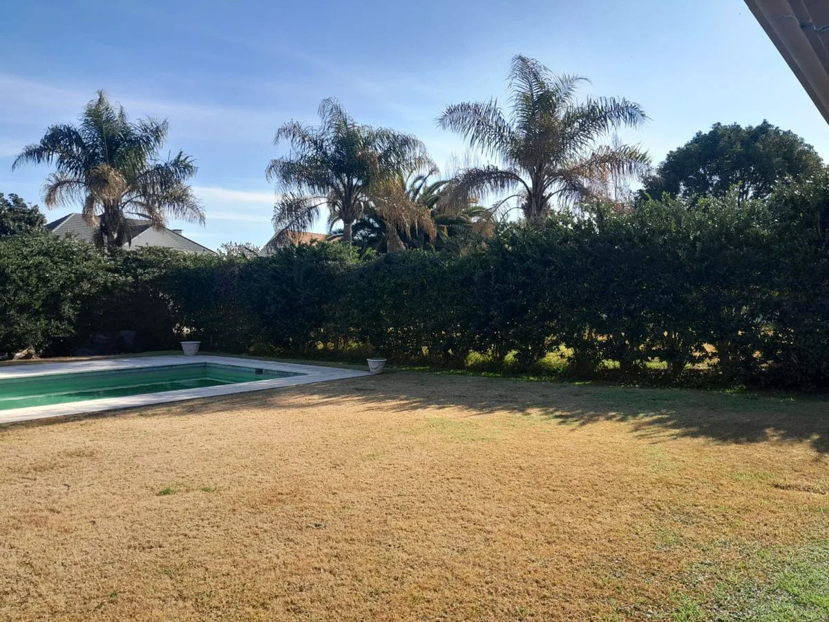 VENTA CASA 5 AMB. CON PILETA - PILAR GOLF foto 3