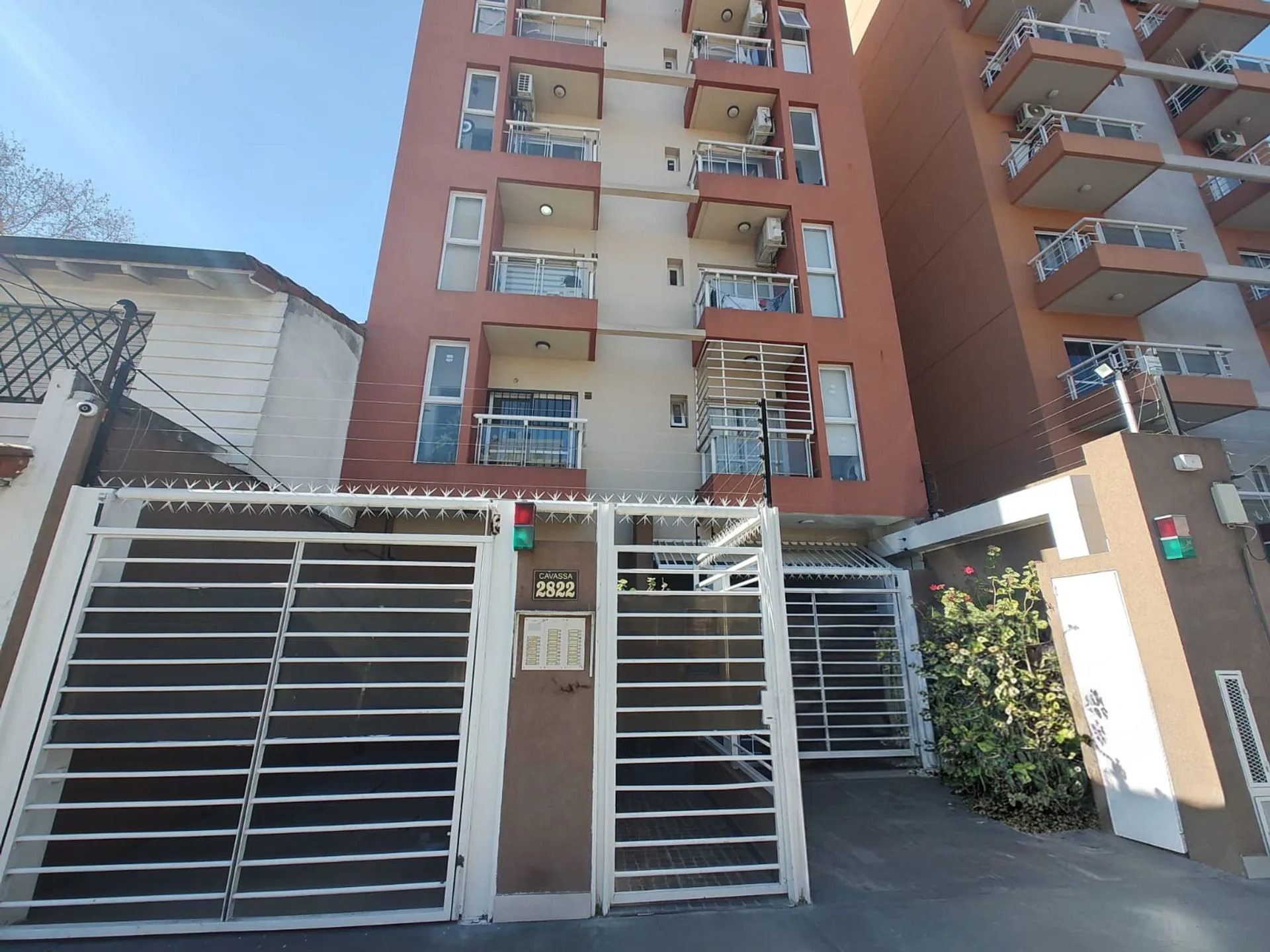 VENTA DEPARTAMENTO 2 AMBIENTES CASEROS CON COCHERA foto 2