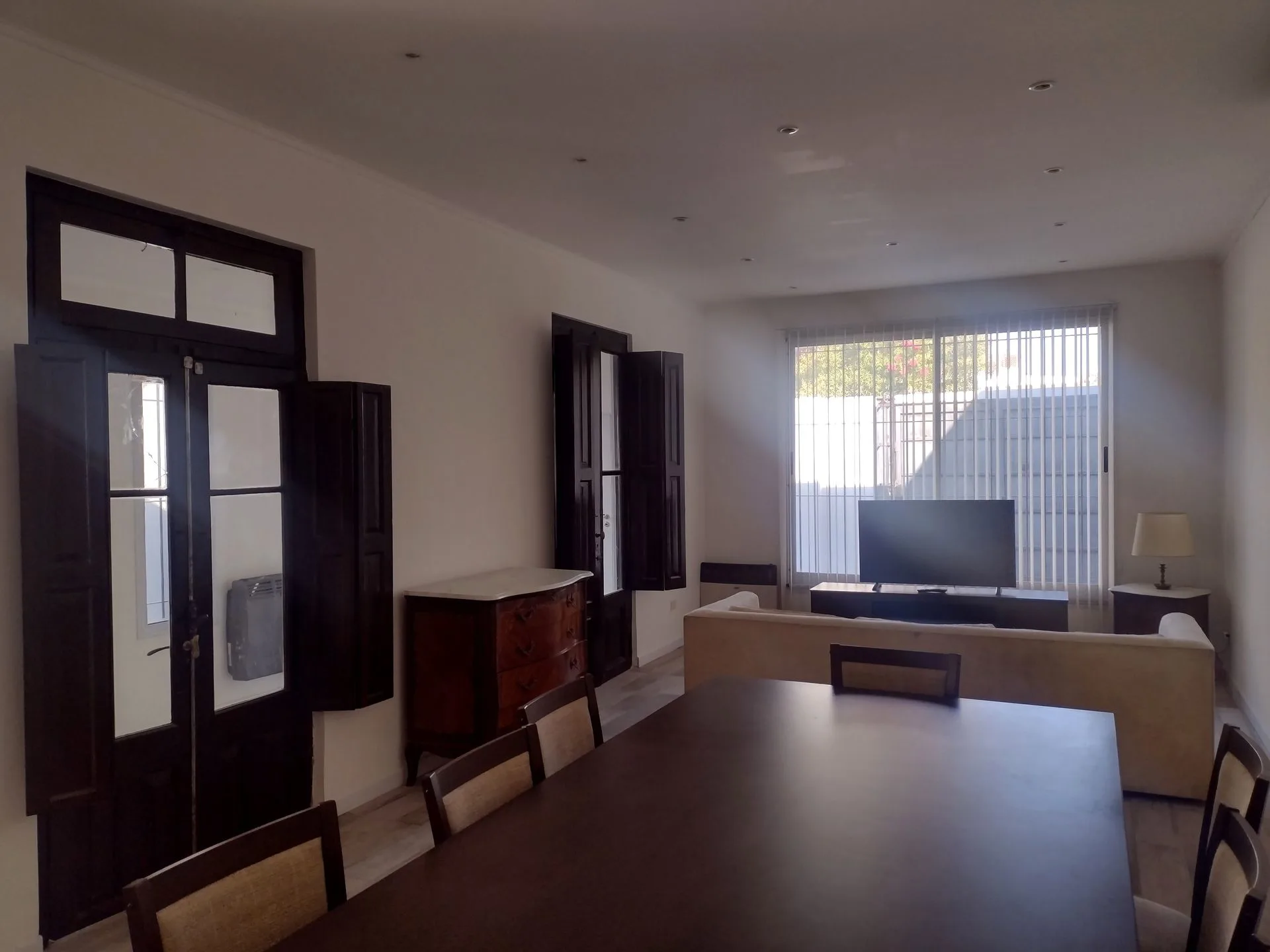 Venta casa en Mercedes Renovada Impecable foto 2