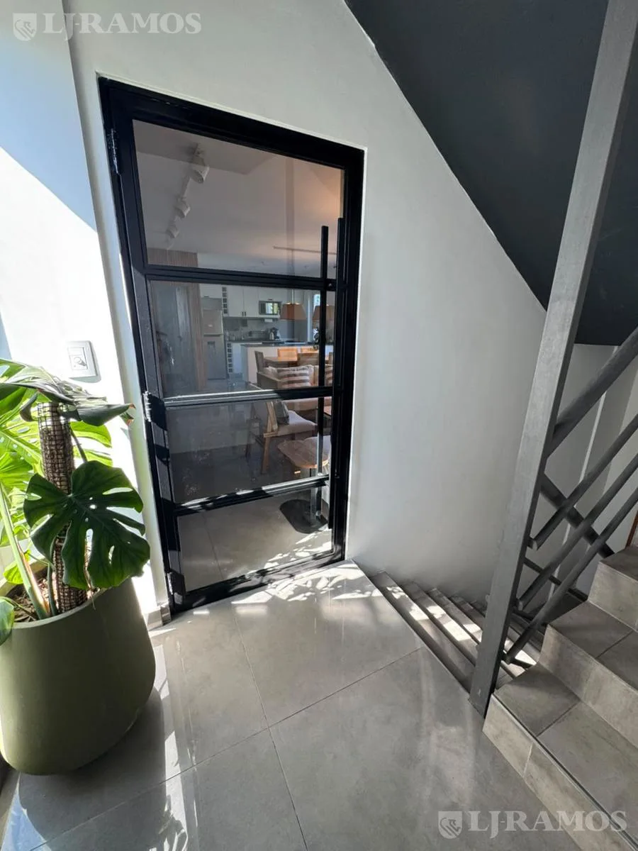Tríplex de 3 AMB en venta en Tigre centro. foto 5
