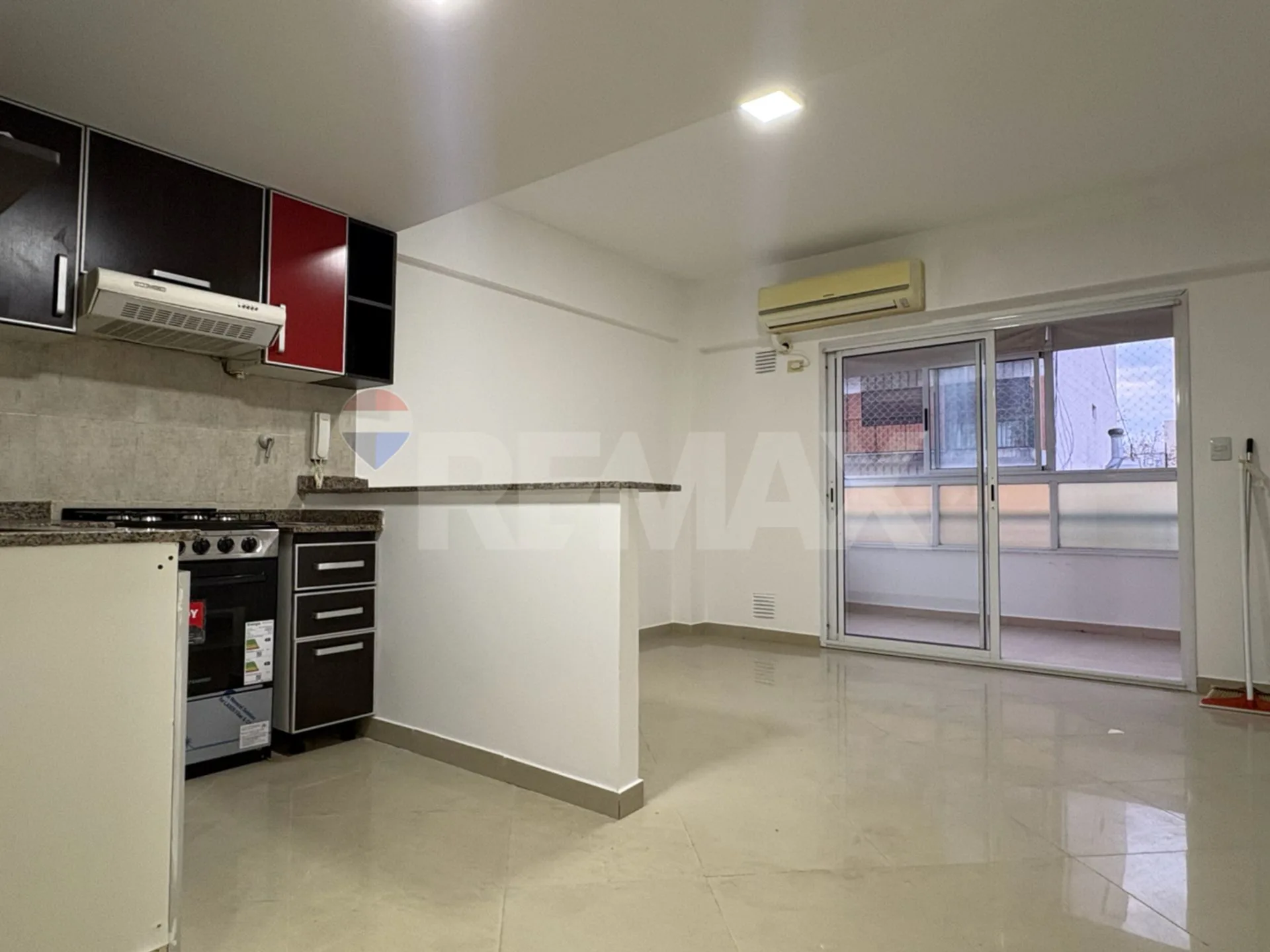 VENTA DEPARTAMENTO 2 AMBIENTES AL FRENTE C/ BALCON foto 5