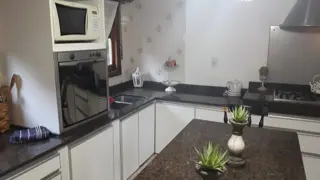 VENTA DE CASA CÉNTRICA CON LOCAL. foto 3