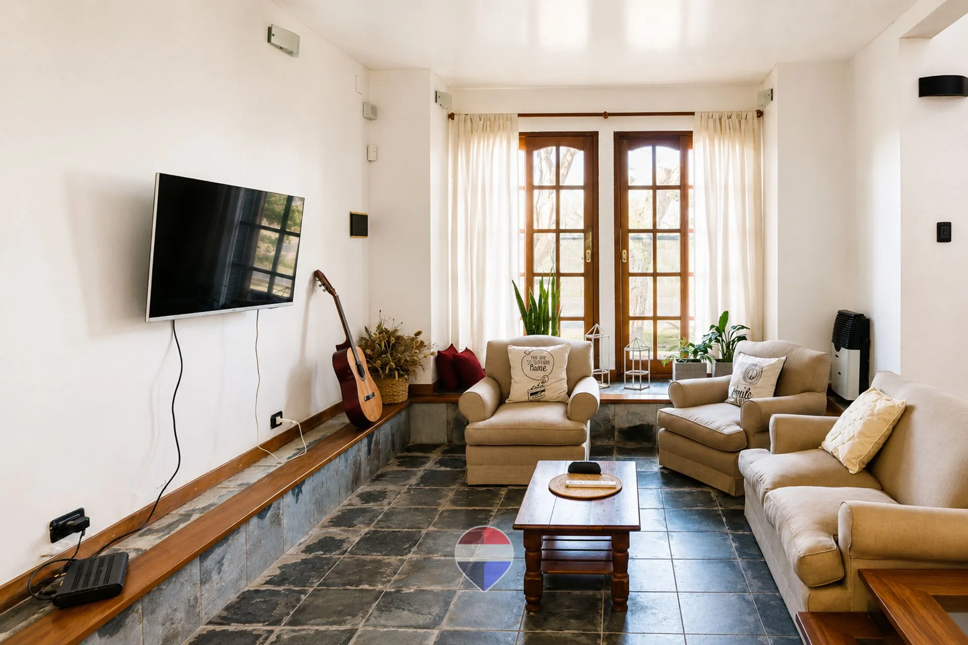 CASA 4 DORMITORIOS EN VENTA M.B GONNET -LA PLATA . foto 4