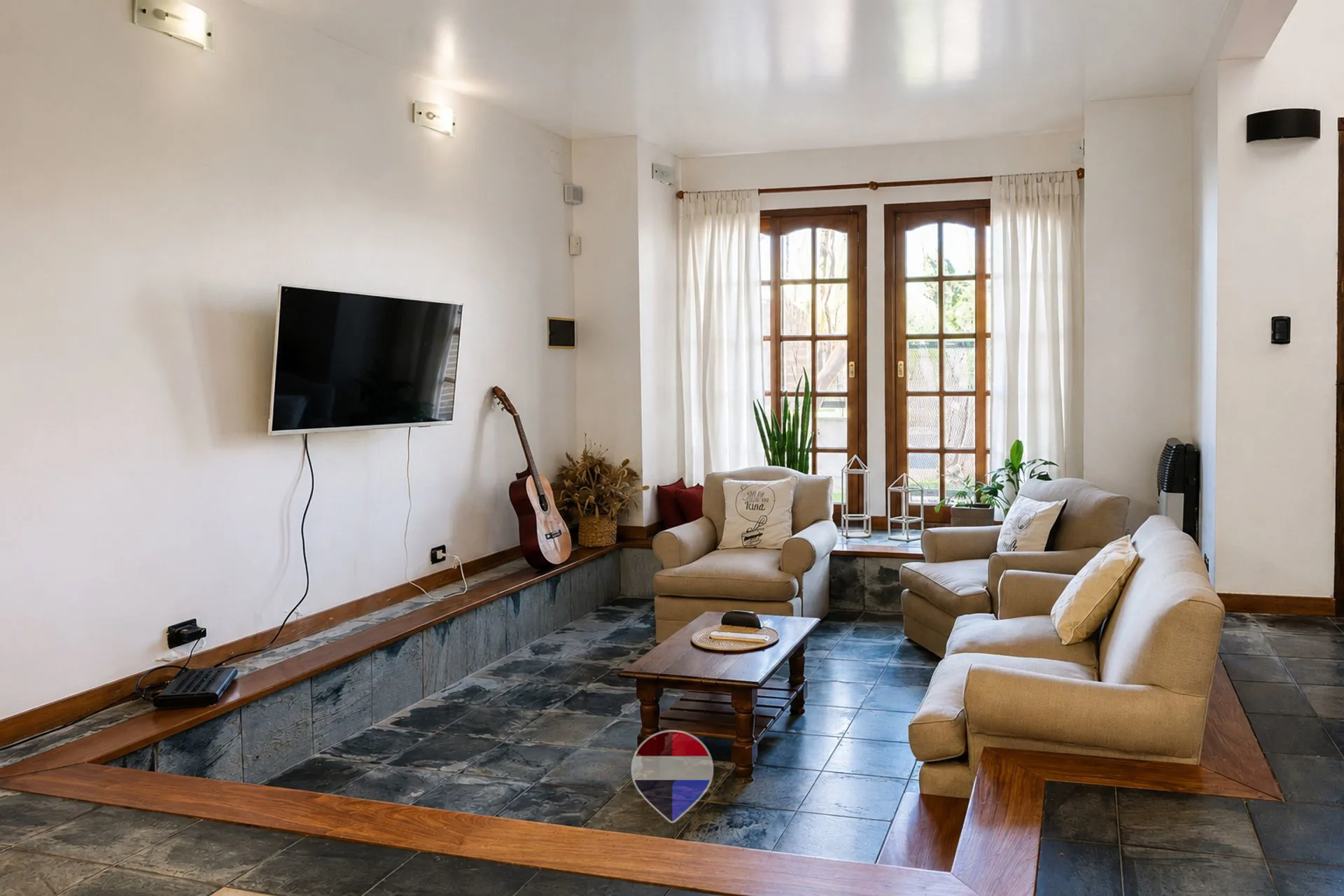 CASA 4 DORMITORIOS EN VENTA M.B GONNET -LA PLATA . foto 5