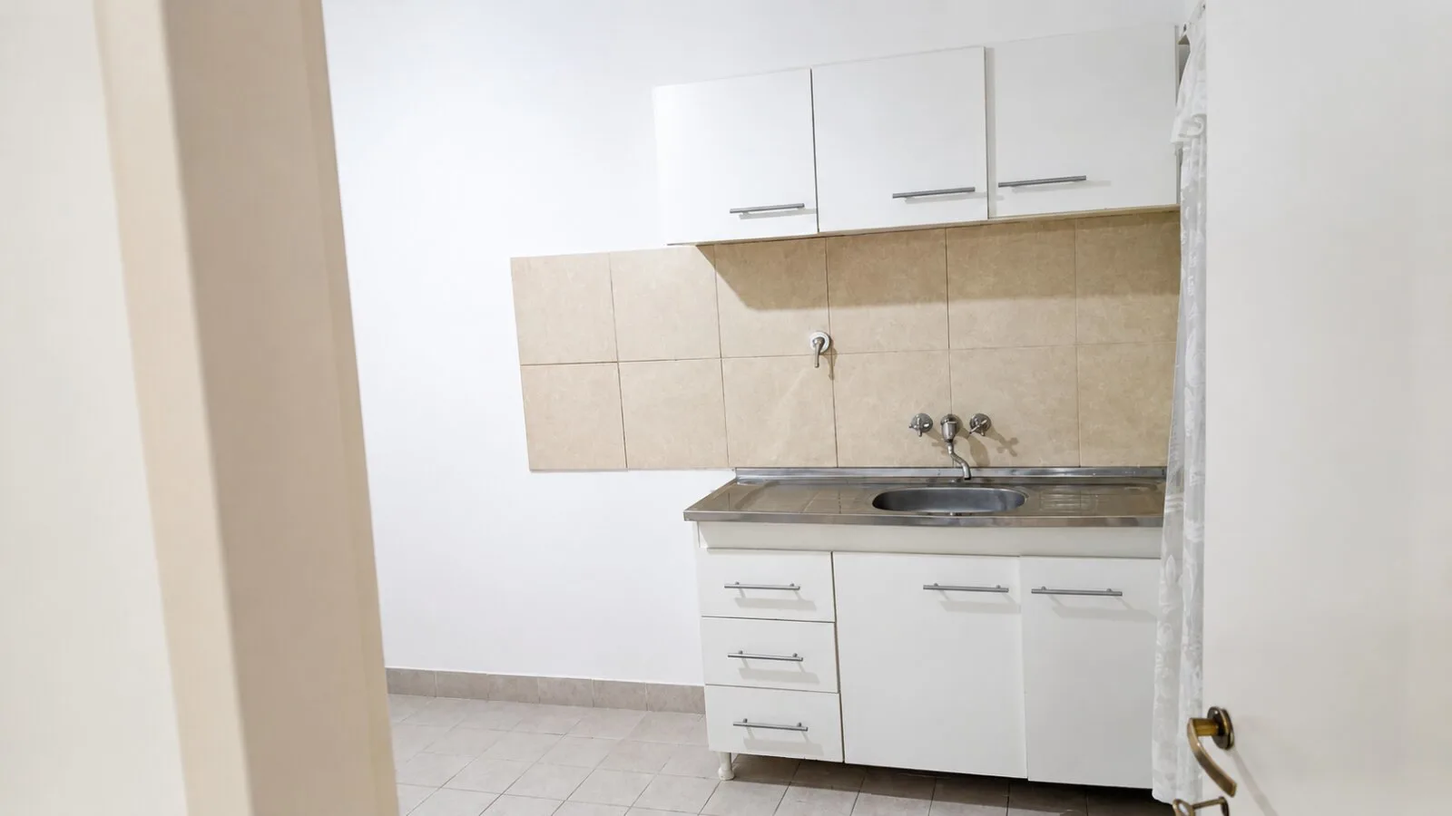 Departamento 2 ambientes con cochera en alquiler – Rafael Calzada foto 2