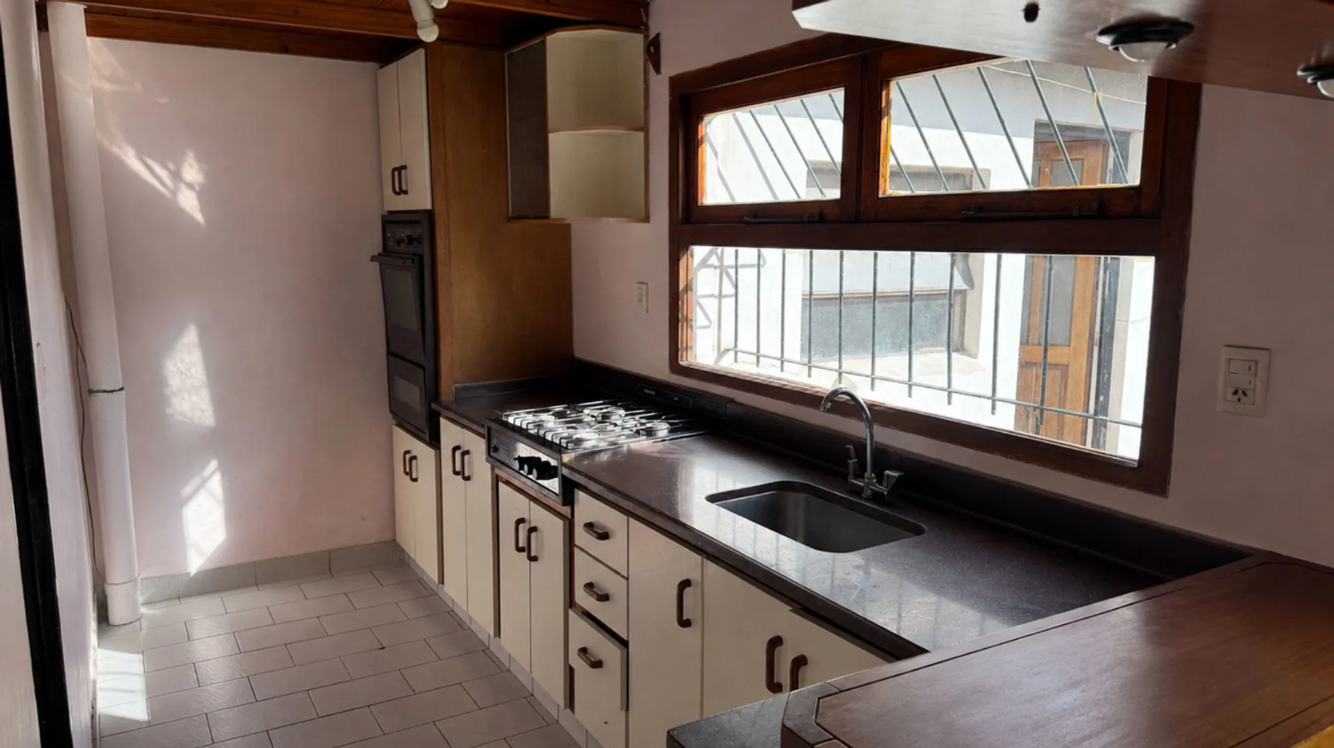 VENTA CASA 4 AMB CON QUINCHO GALPON Y JARDIN foto 4