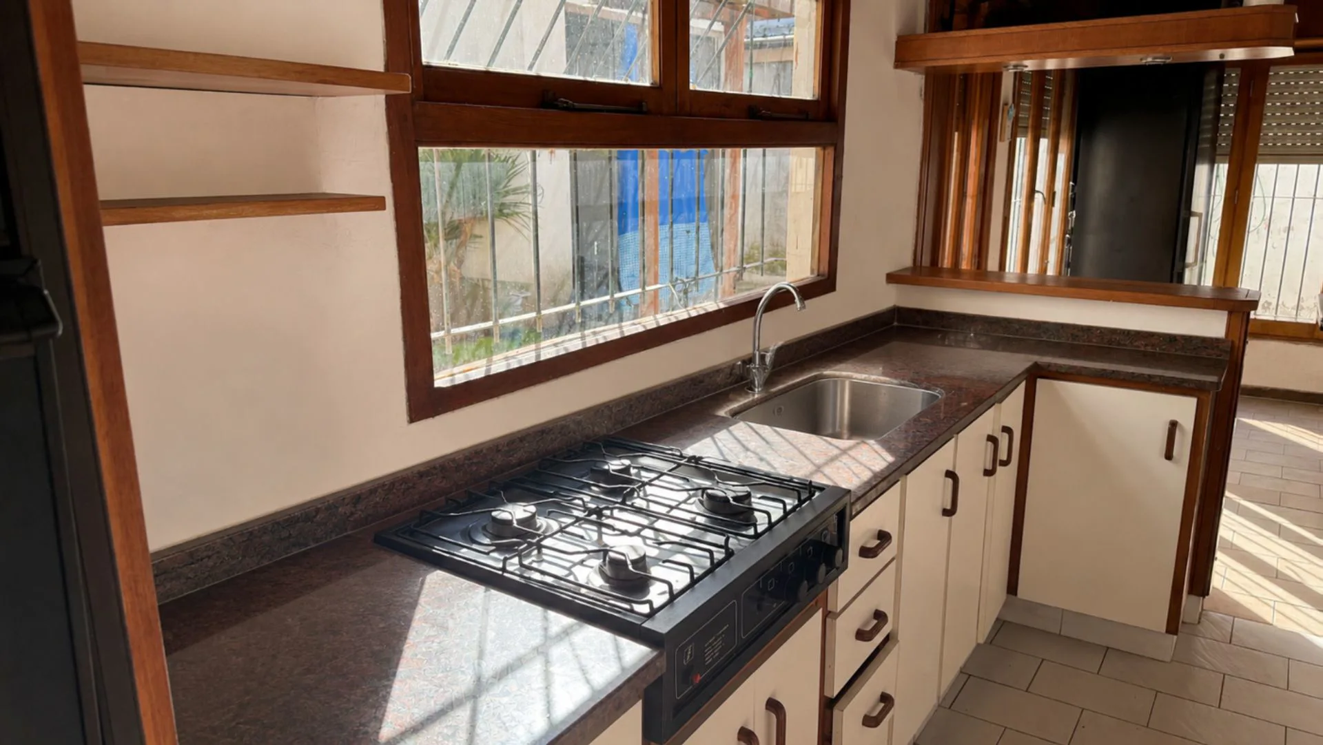 VENTA CASA 4 AMB CON QUINCHO GALPON Y JARDIN foto 5