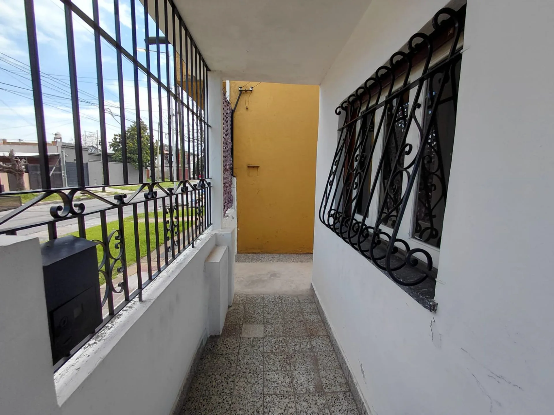 CASA EN ALQUILER WILDE CON GRAN PARQUE foto 2