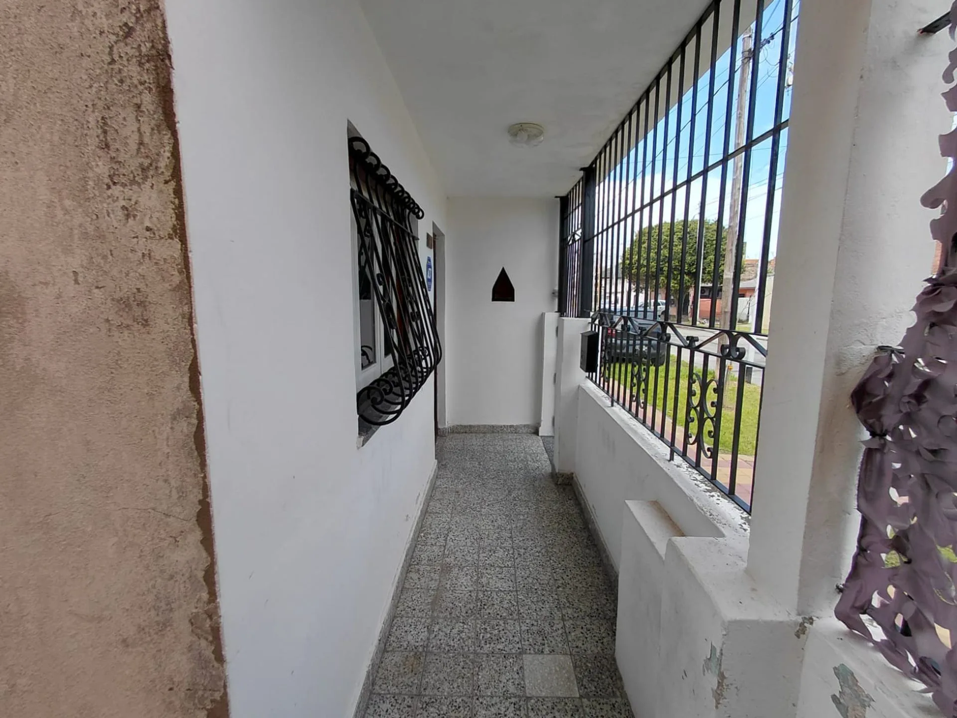 CASA EN ALQUILER WILDE CON GRAN PARQUE foto 3