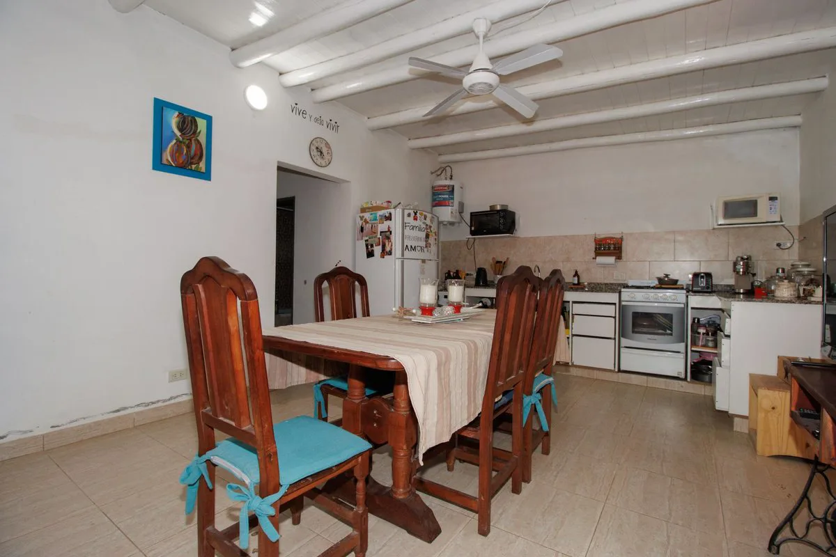 Venta de Casa en Lote Grande foto 2