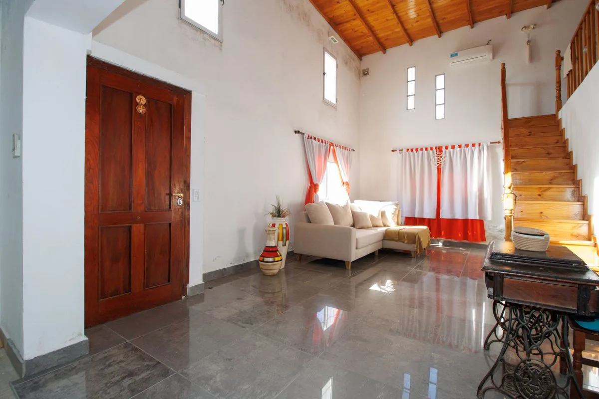 Venta de Casa en Lote Grande foto 4