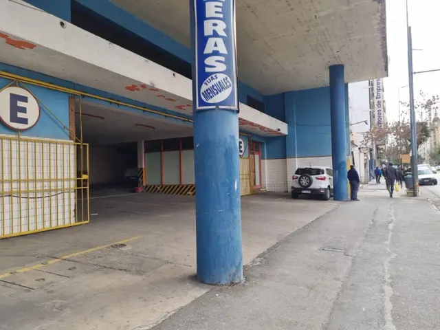 VENDE COCHERA AV. EMILIO OLMOS 374. B CENTRO