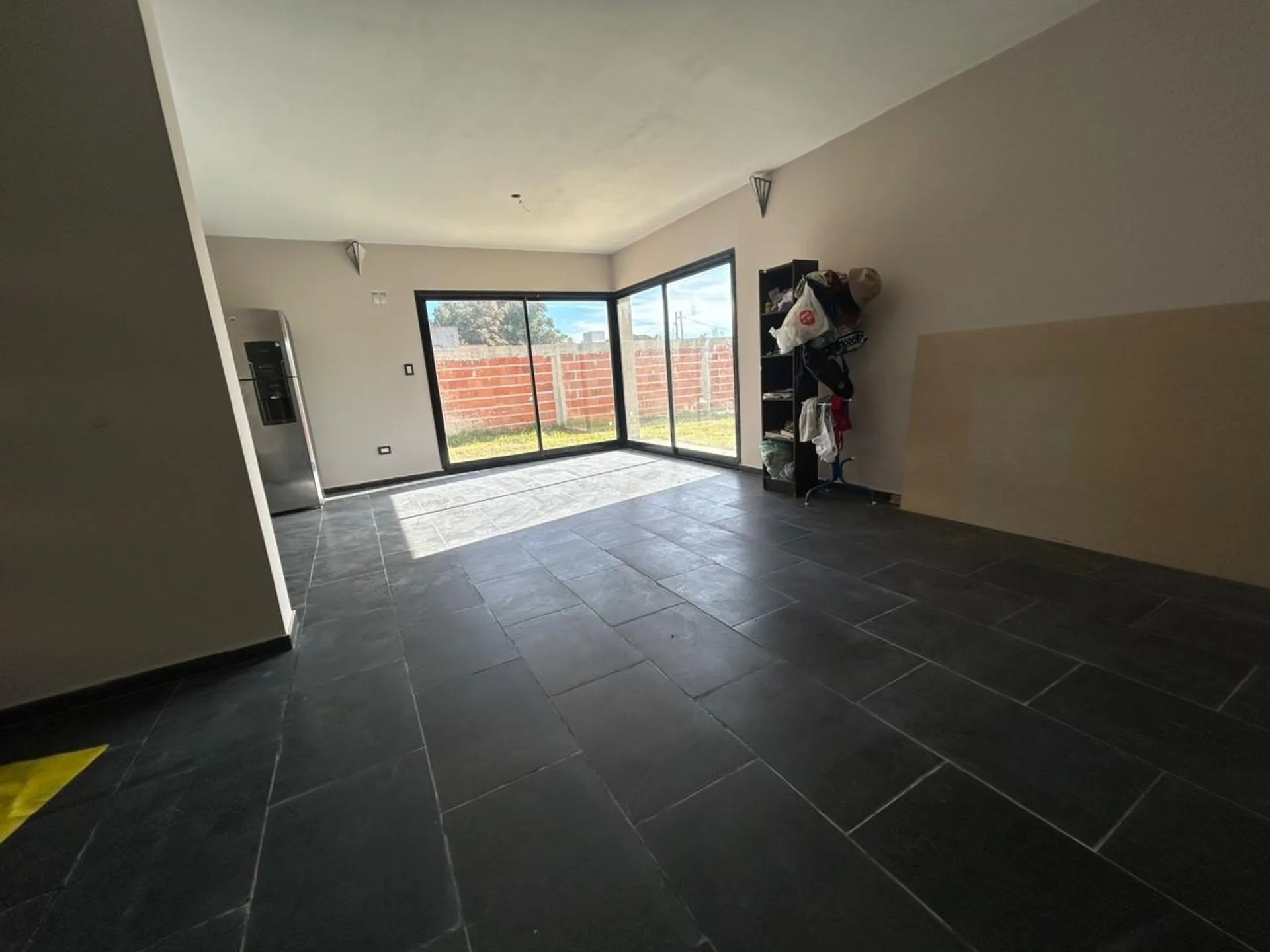 CASA 2 DORMITORIOS EN VENTA GONNET A TERMINAR foto 2