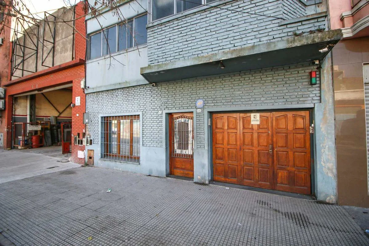 OPORTUNIDAD Galpón Parque Chacabuco Venta 822M2 foto 2