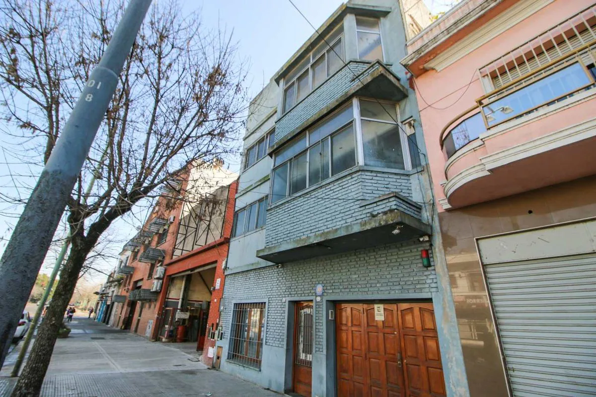 OPORTUNIDAD Galpón Parque Chacabuco Venta 822M2 foto 3