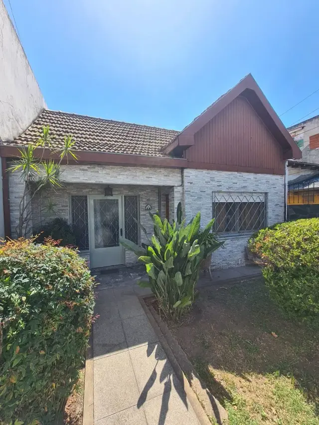 VENTA DE CASA TRES AMB.