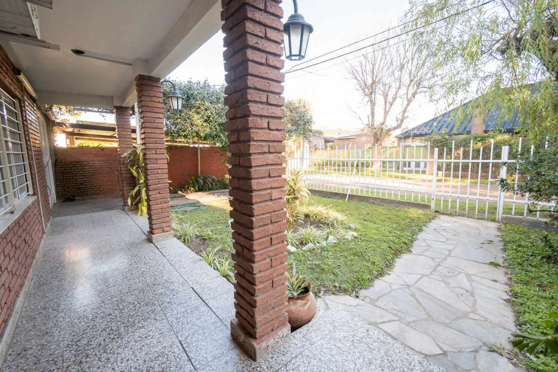 HERMOSA CASA CON SALIDA AL RIO EN LOS ZAPALLOS foto 3