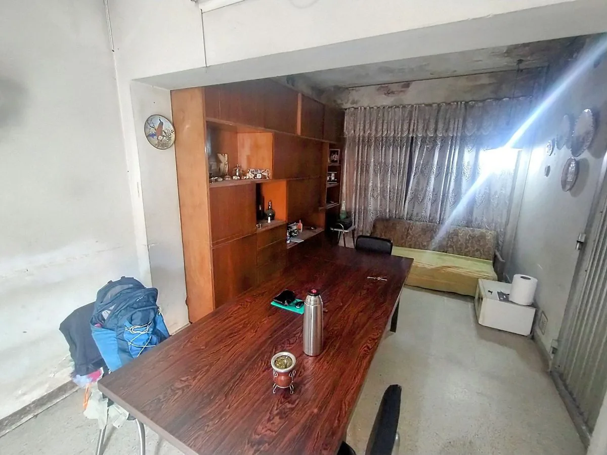 VENTA CASA A RECICLAR DOS DORMITORIOS EN ALBERDI foto 2