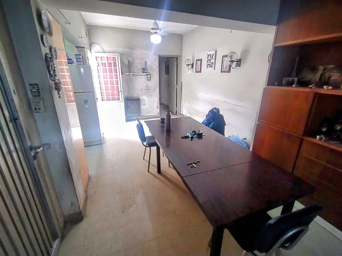 VENTA CASA A RECICLAR DOS DORMITORIOS EN ALBERDI foto 3