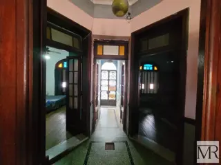 NUEVO PRECIO Casa a refaccionar con Gran Cochera sobre dos lotes propios! Lanus Centro Gran Oportunidad. foto 4