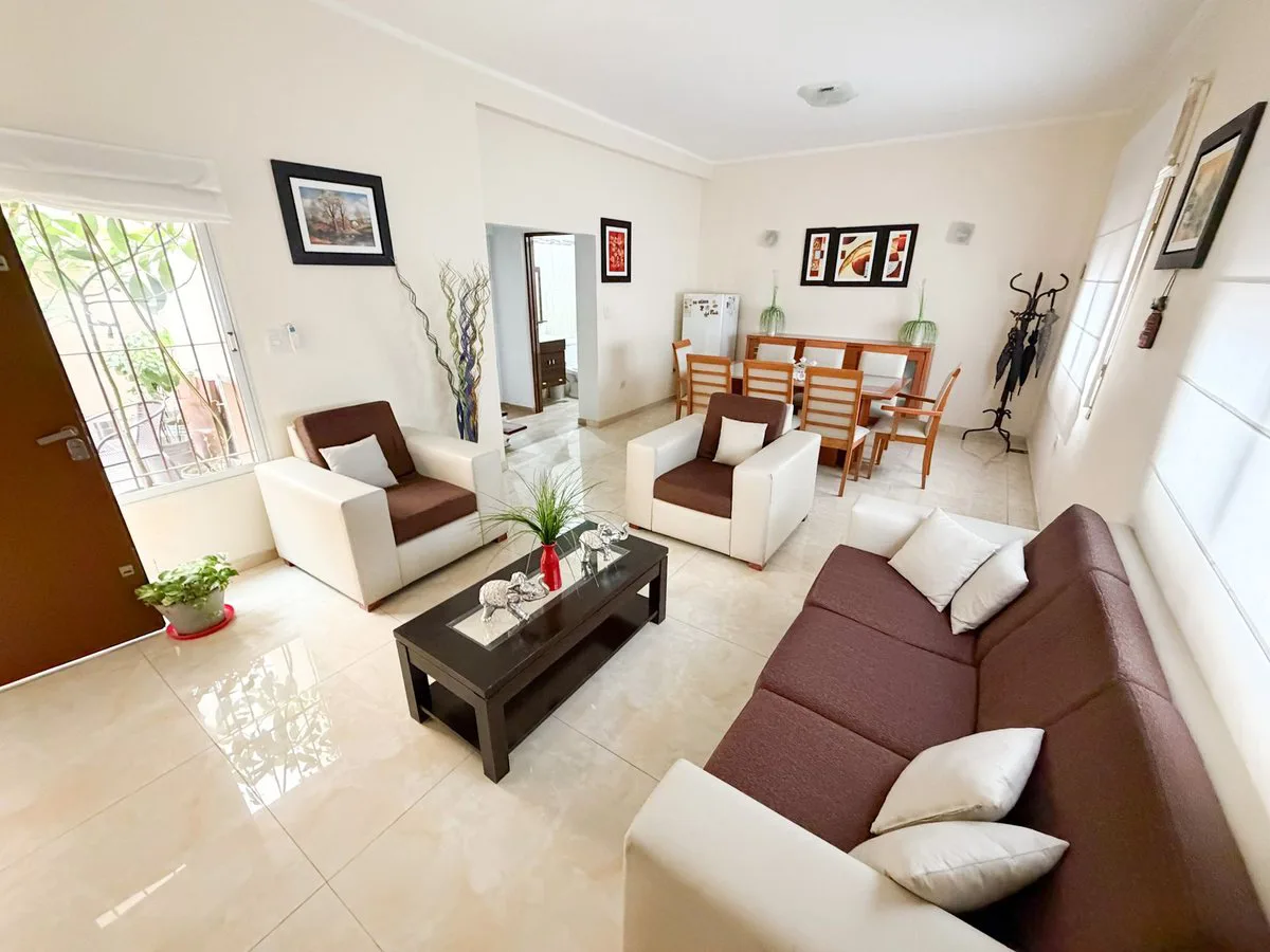 CASA EN VENTA EN EL BARRIO DE SAAVEDRA foto 2