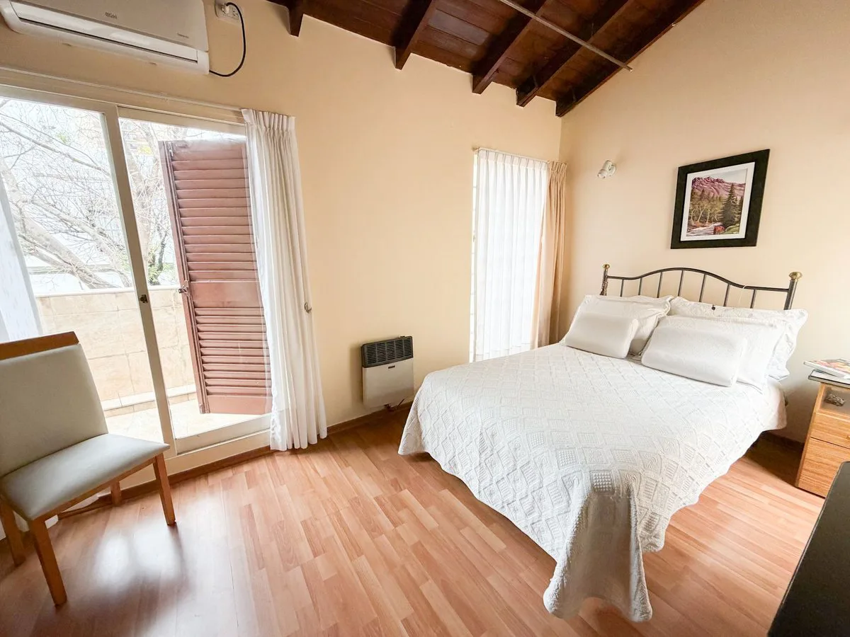 CASA EN VENTA EN EL BARRIO DE SAAVEDRA foto 5