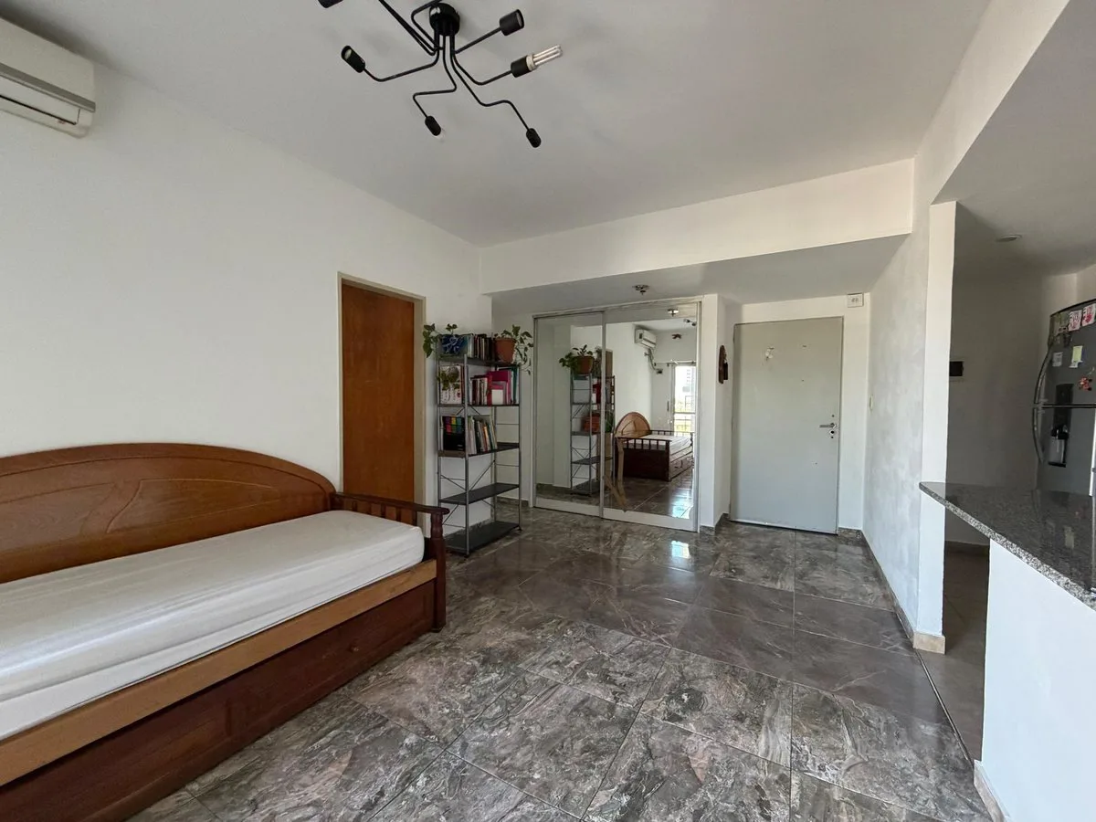 Departamento 2 ambientes venta en Pompeya c balcón foto 3