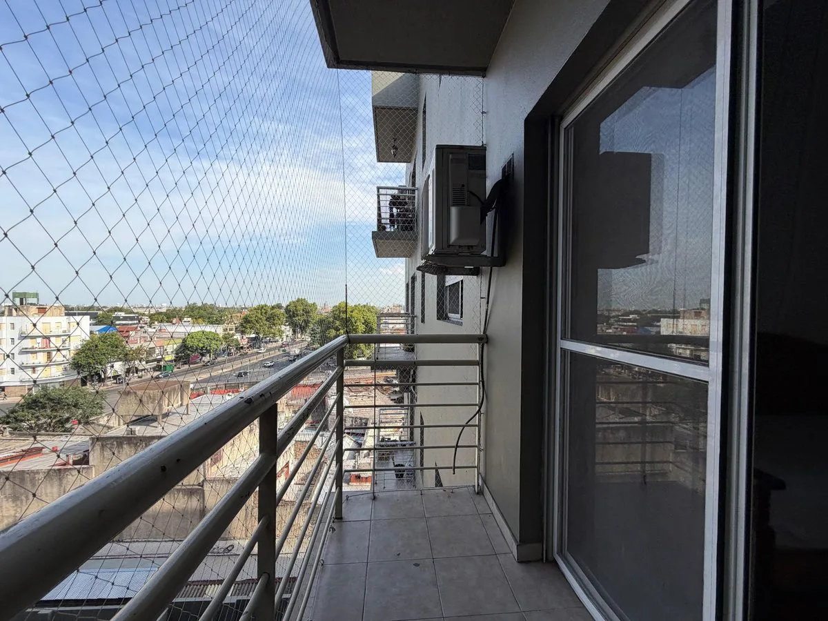 Departamento 2 ambientes venta en Pompeya c balcón foto 4