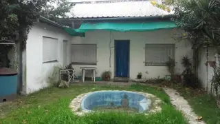 CASA DE 3 AMBIENTES CON PARQUE AL FONDO Y PILETA. foto 5