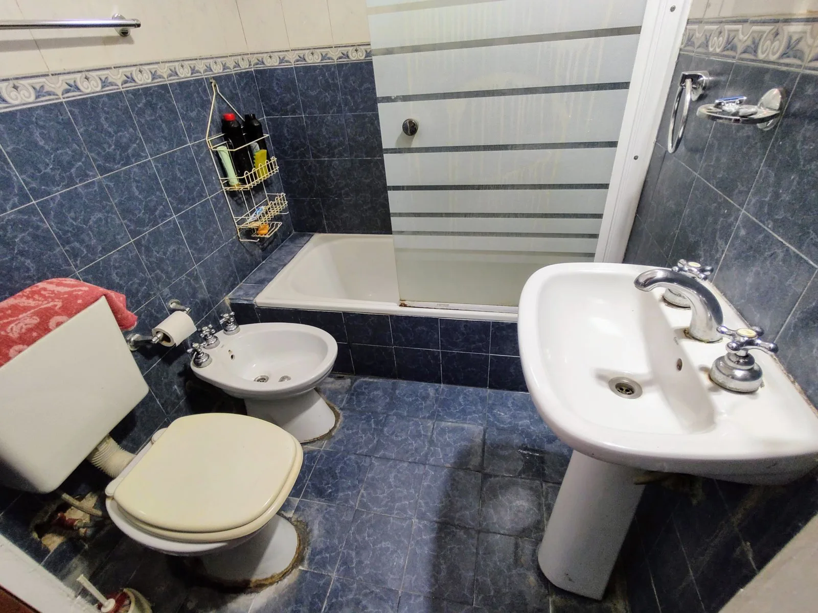 Venta Casa 4 Ambientes parque y cochera en Villa Luzuriaga foto 5