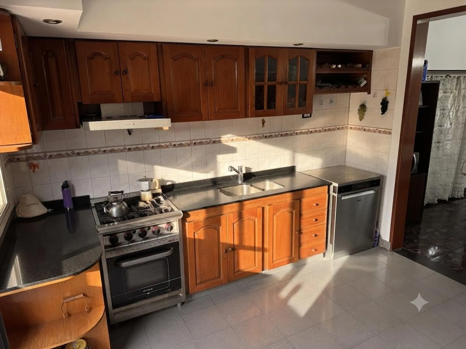 Venta casa 5 ambientes en Banfield con quincho foto 2