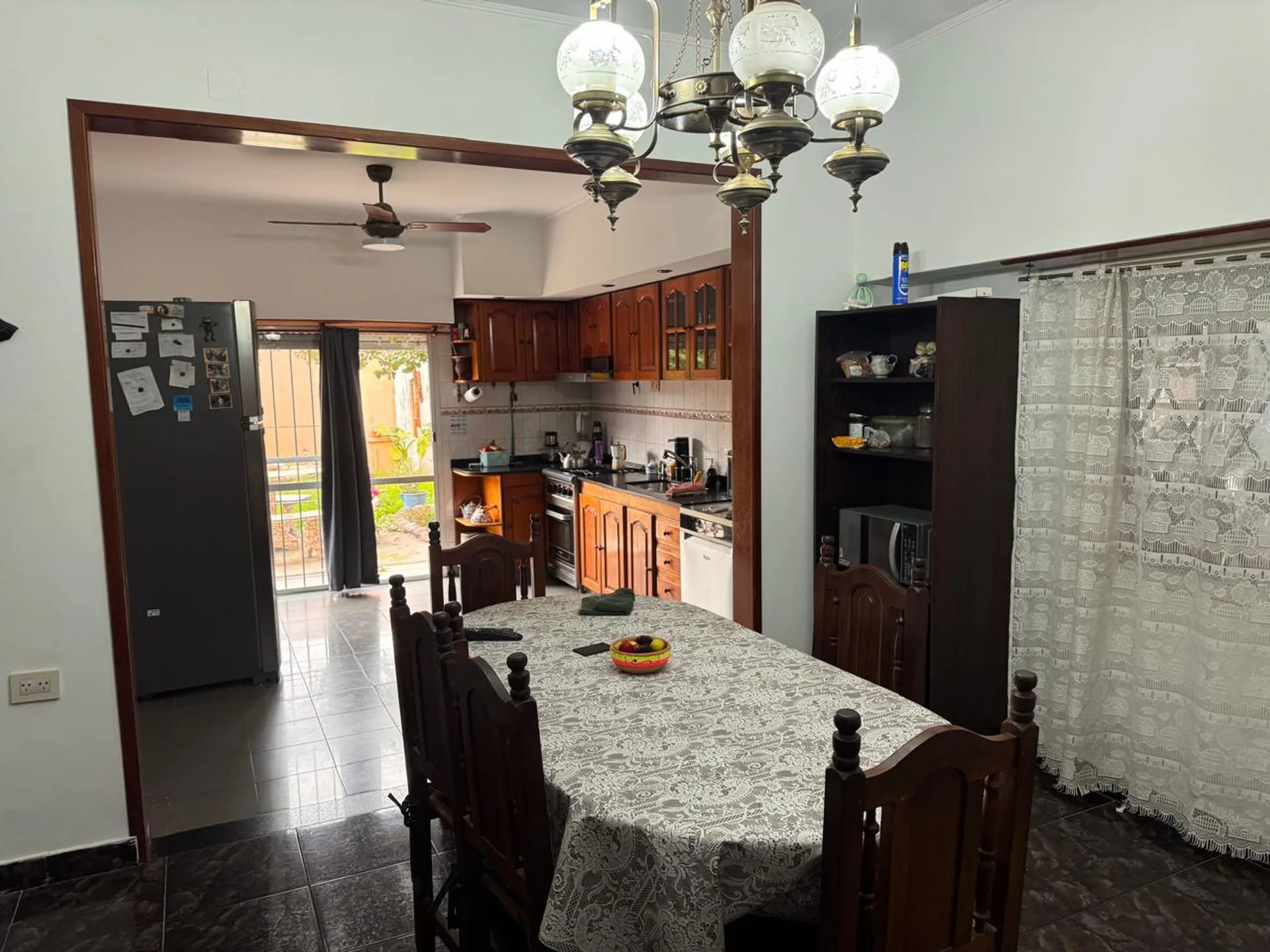 Venta casa 5 ambientes en Banfield con quincho foto 3