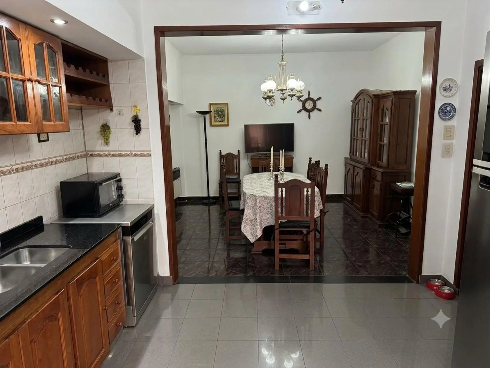 Venta casa 5 ambientes en Banfield con quincho foto 4