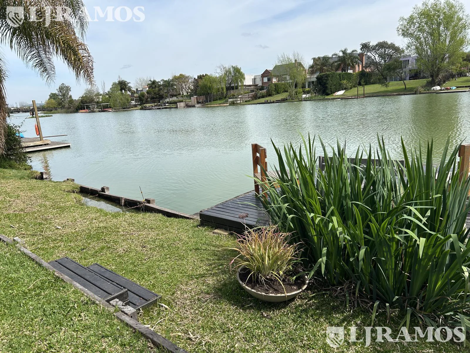 Casa a la laguna, con 4 dormitorios, escritorio y play, en venta o alquiler en Santa Barbara foto 4