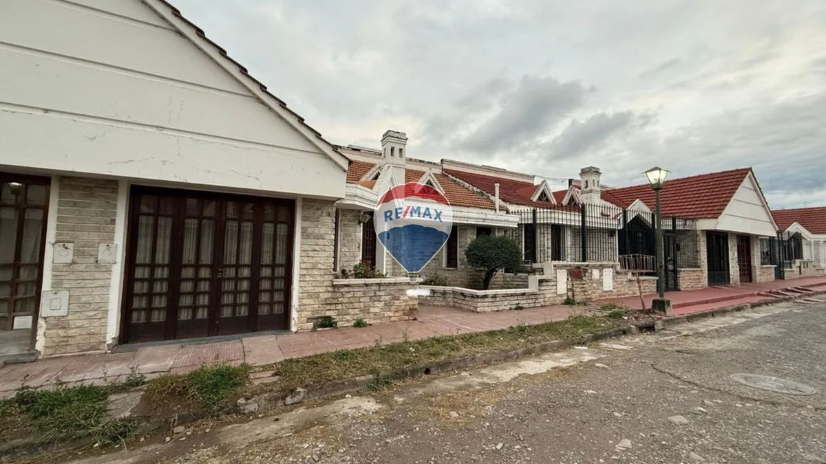 VENTA CASA 3 DORM -194 m² - B° ALTE BROWN - JUJUY