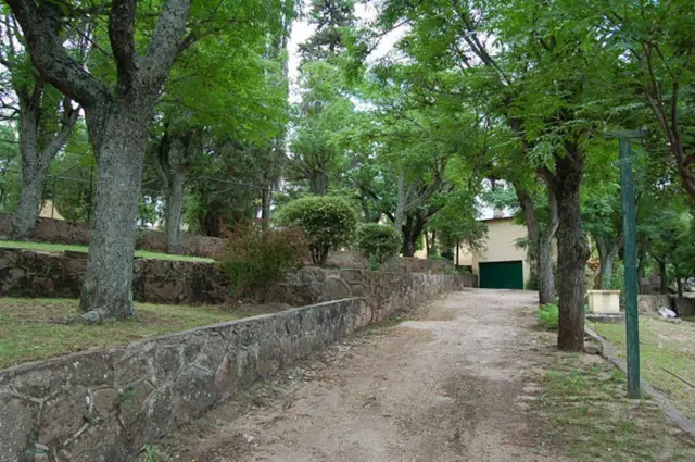 De Blasis Bienes Raices GRAN OPORTUNIDAD EN TANTI Excepcional inmueble en TANTI sobre la costa del Rio ,  Casco de Estancia