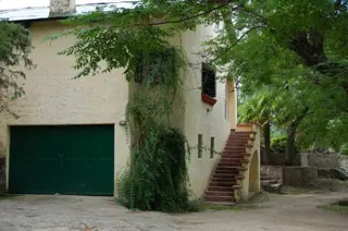 De Blasis Bienes Raices GRAN OPORTUNIDAD EN TANTI Excepcional inmueble en TANTI sobre la costa del Rio ,  Casco de Estancia foto 4