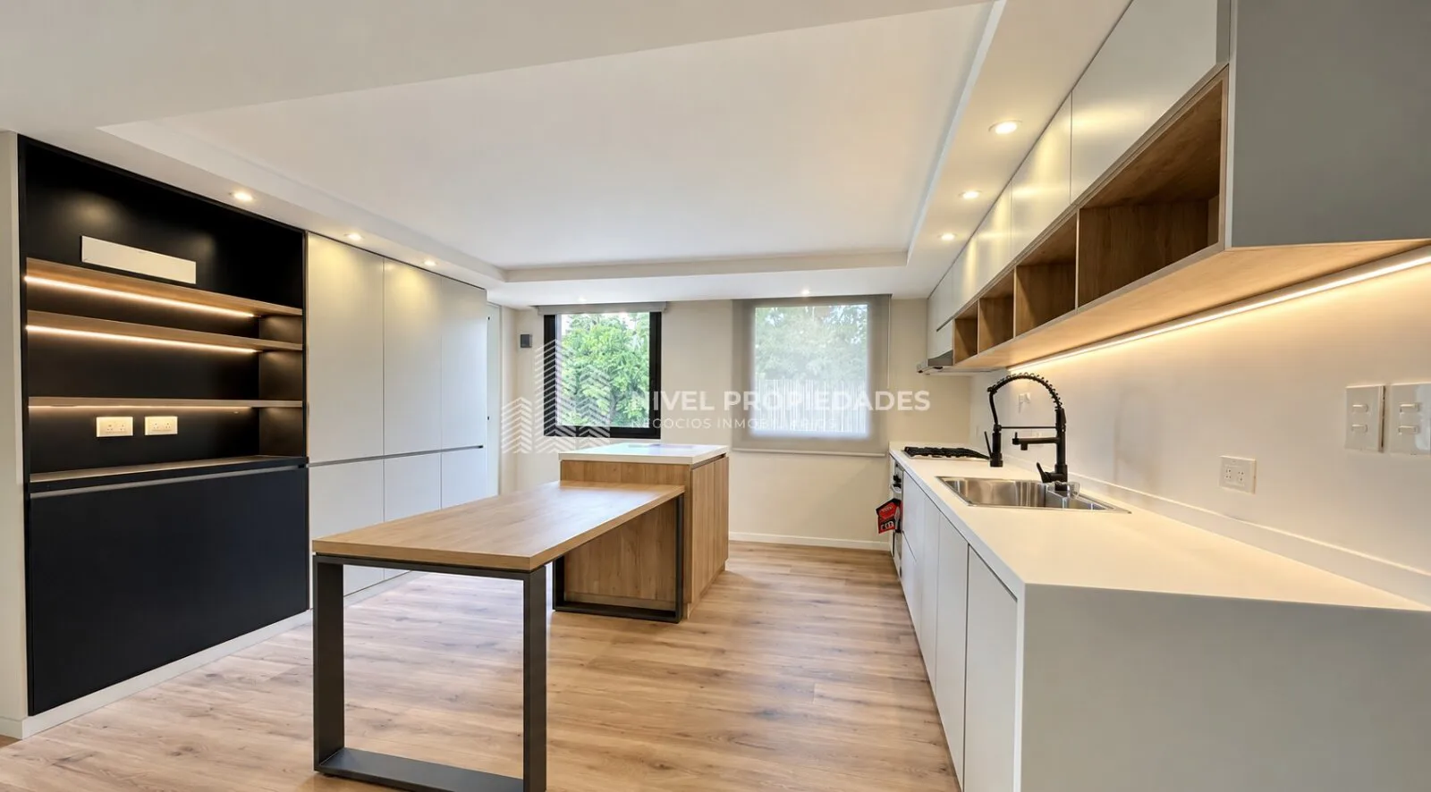CHALET 5 AMB CON PILETA, PARQUE Y QUINCHO EN ALQUILER - CASTELAR foto 4