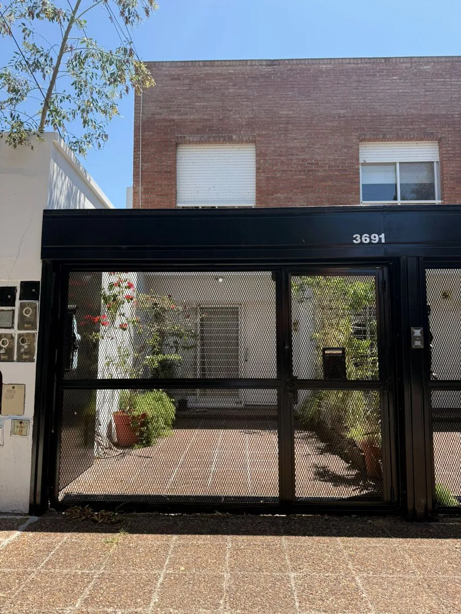 VENTA Casa Triplex en Coghlan foto 3