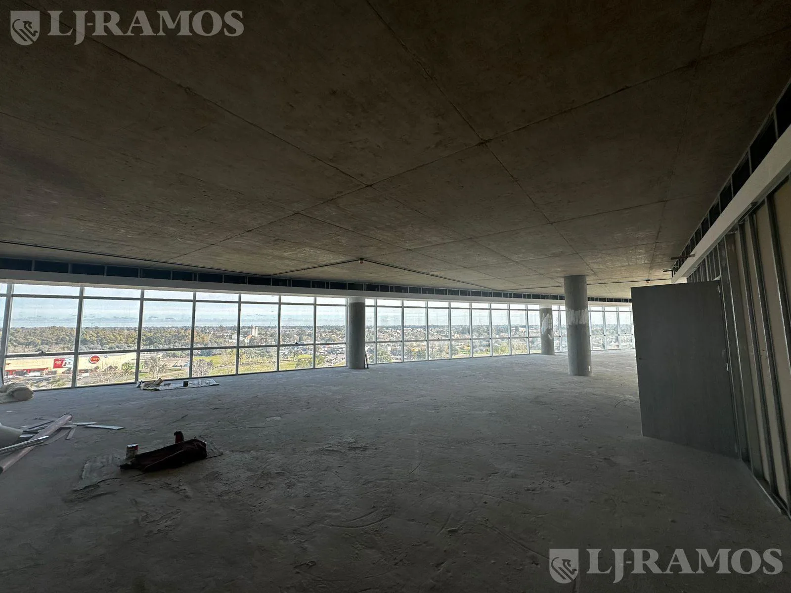 Oficinas SportClub en Escobar!  Excelente ubicación - PG foto 2
