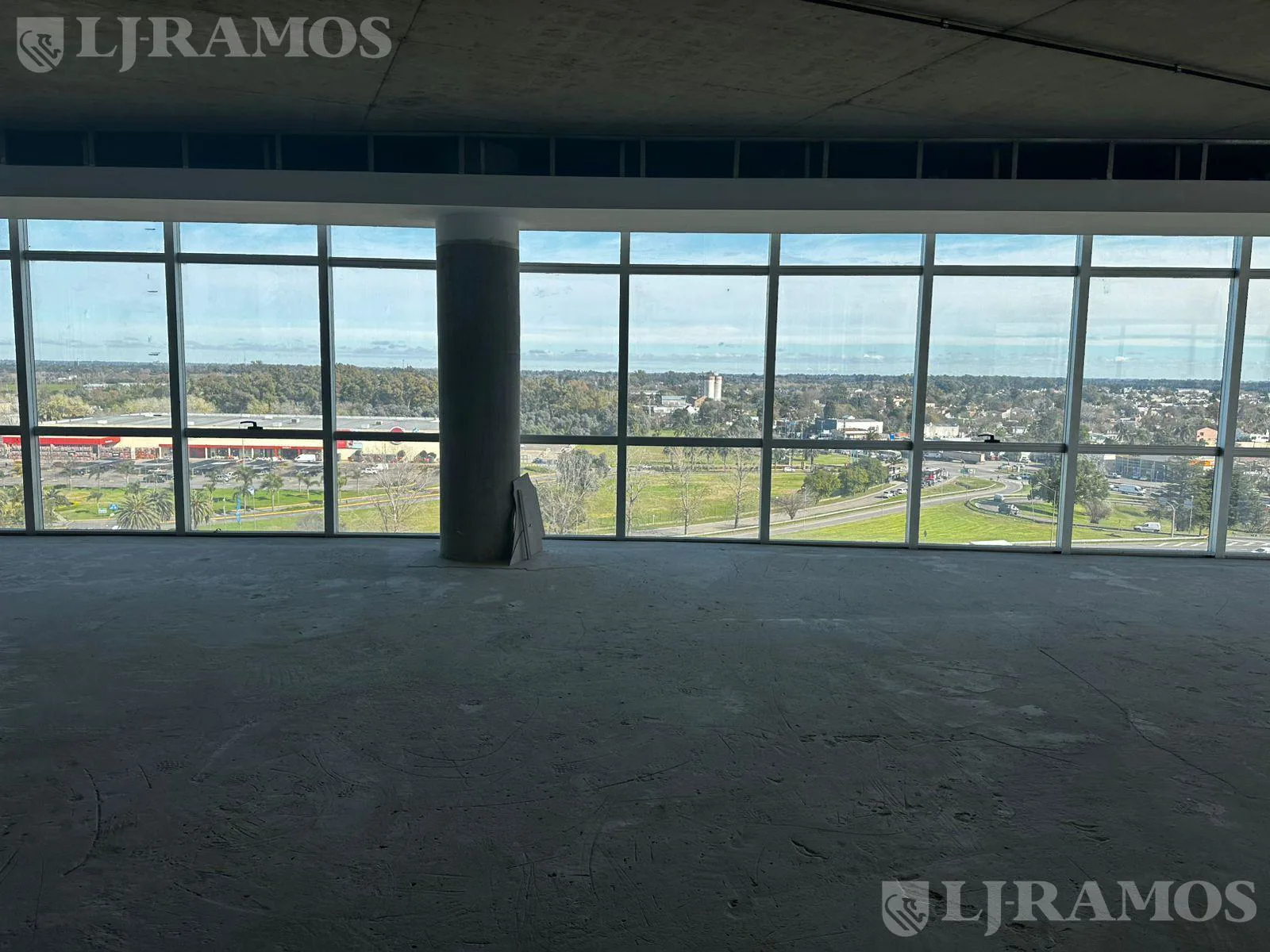 Oficinas SportClub en Escobar!  Excelente ubicación - PG foto 3