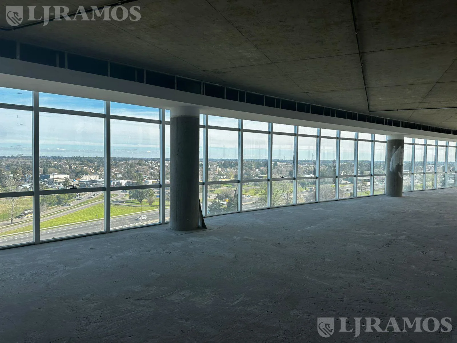 Oficinas SportClub en Escobar!  Excelente ubicación - PG foto 4