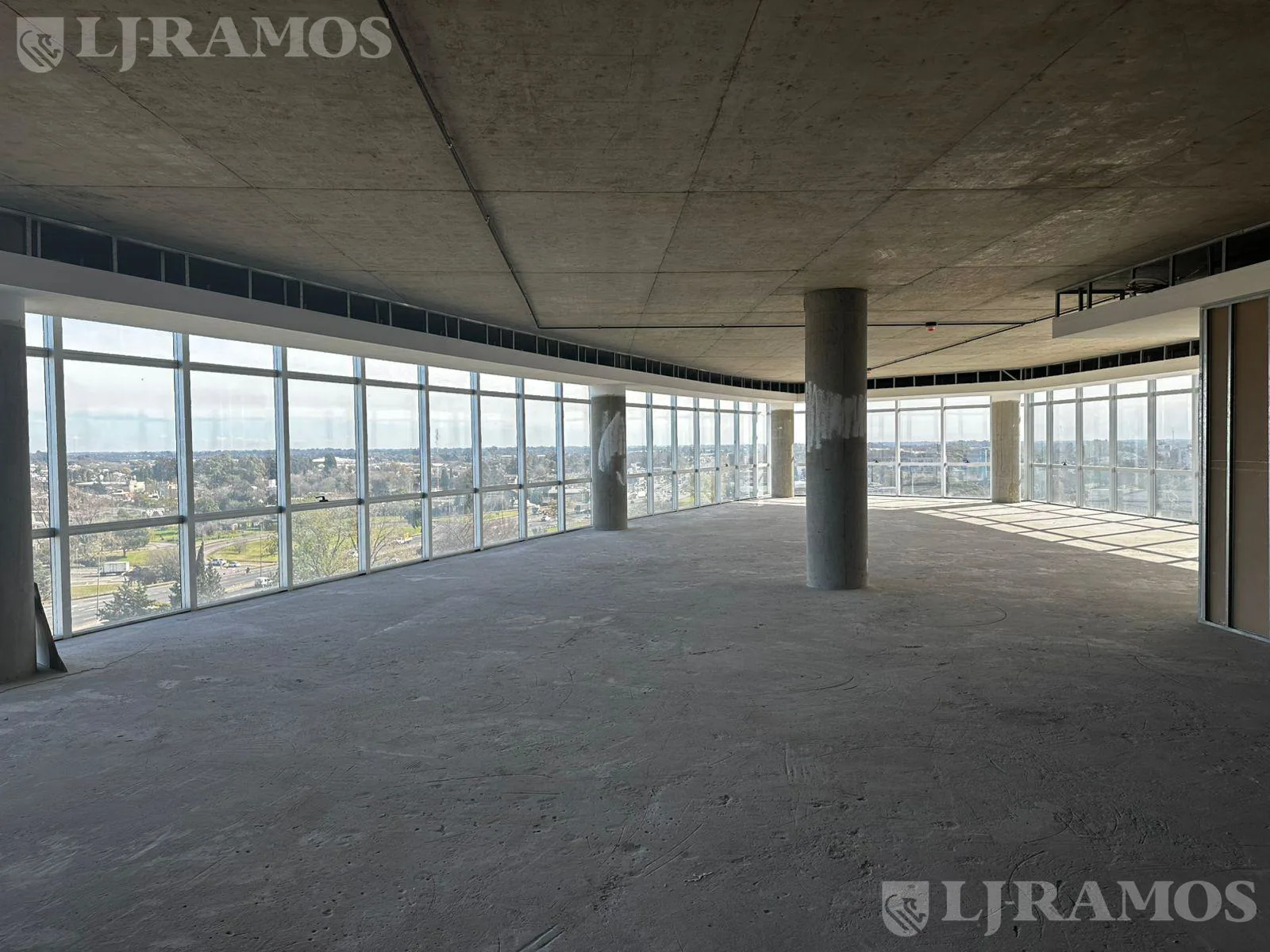 Oficinas SportClub en Escobar!  Excelente ubicación - PG foto 5