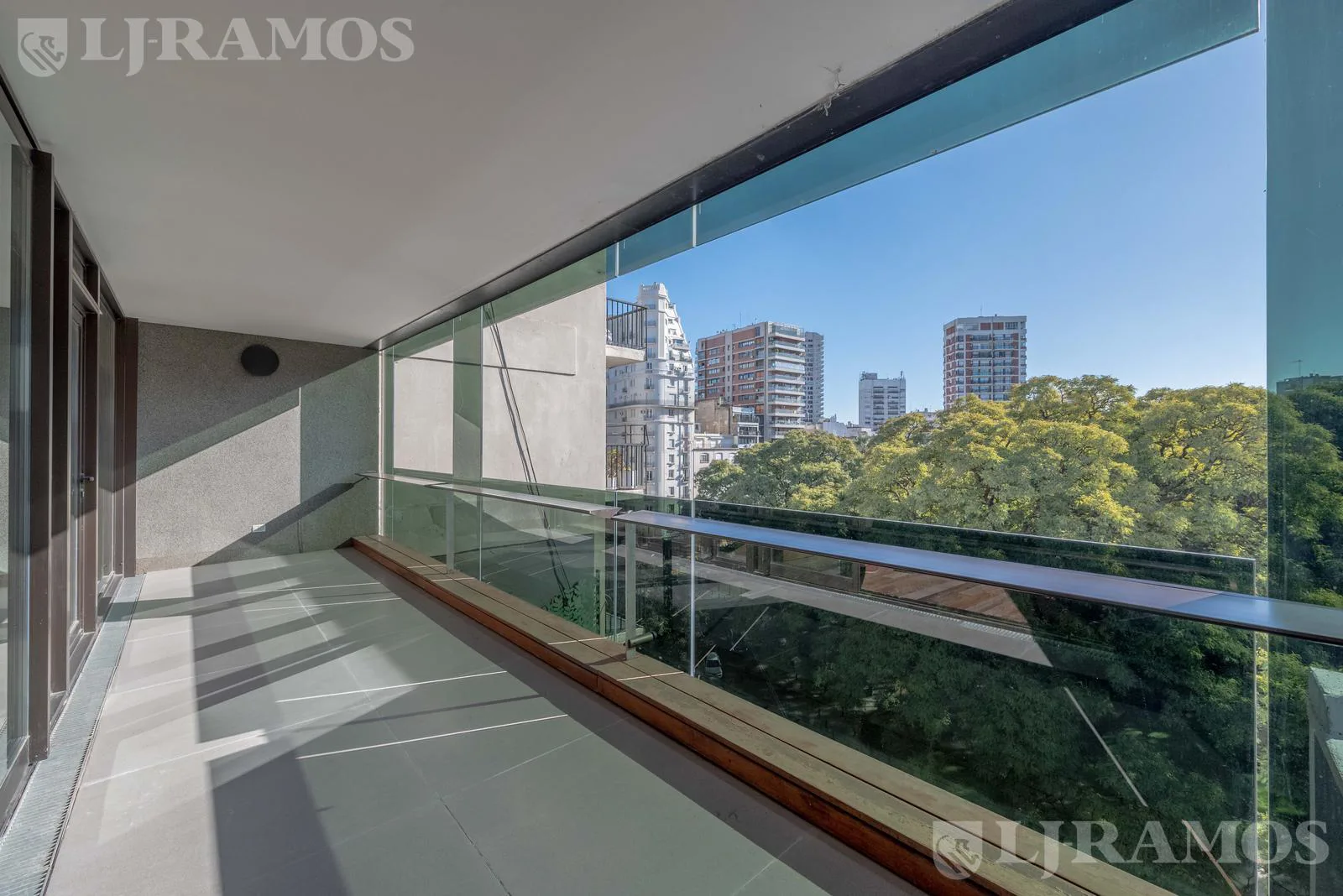 VENTA EXCLUSIVO PISO MODERNO A ESTRENAR - RECOLETA - SEG 24 HS foto 5