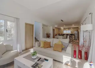 VENTA CASA EN LAGOS DE CANNING LOTE INTERNO PILETA foto 1